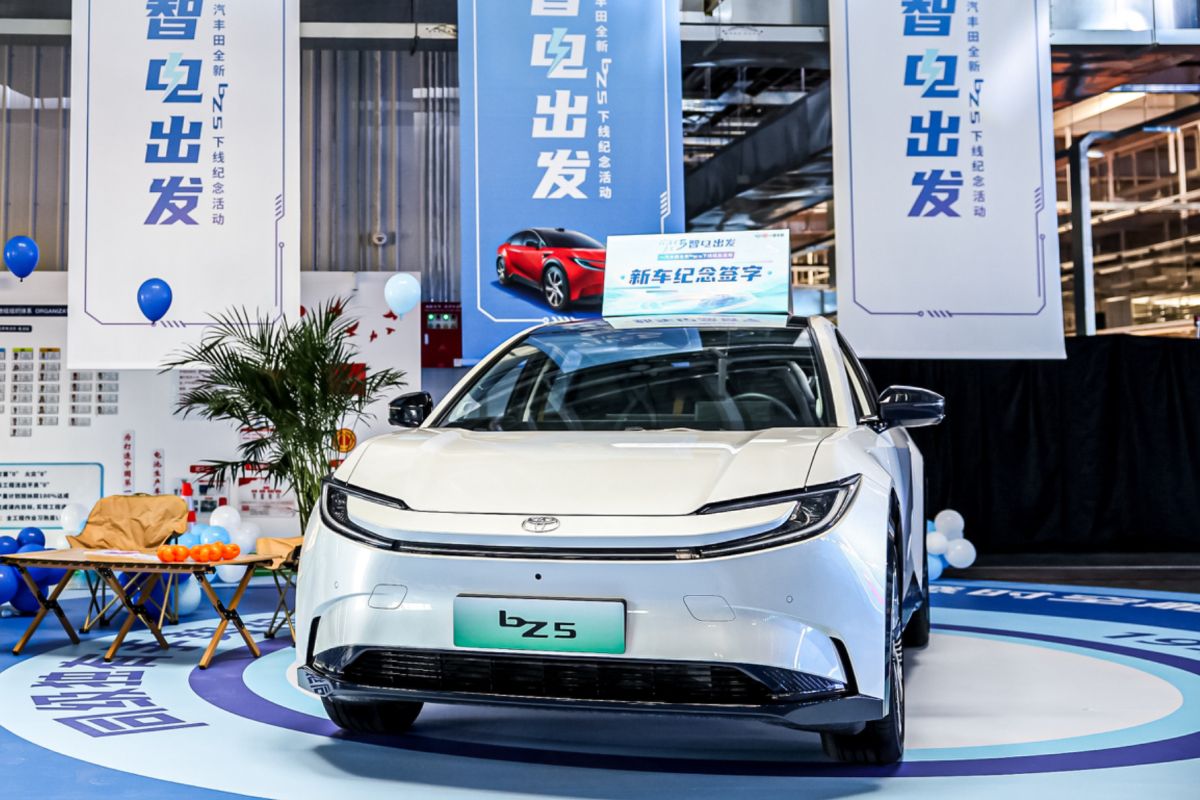 Toyota produksi SUV listrik bZ5 dengan baterai BYD Blade