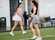 5 Potret Seru Nia Ramadhani & Wulan Guritno Main Padel, OOTD Sporty Hot Mom